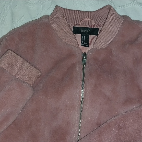 Pink faux fur jacket - Picture 3 of 4